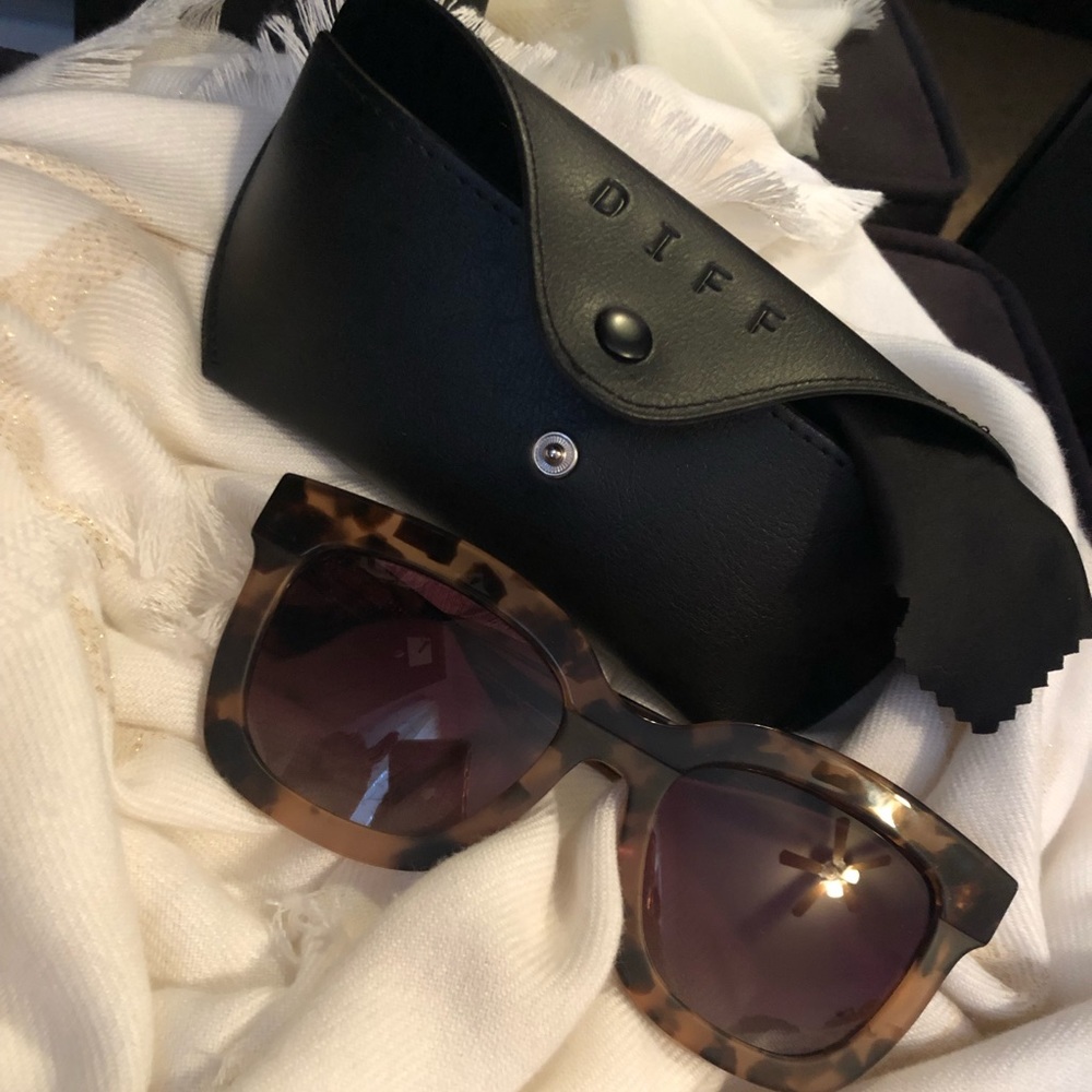DIFF Carson Leopard print sunglasses